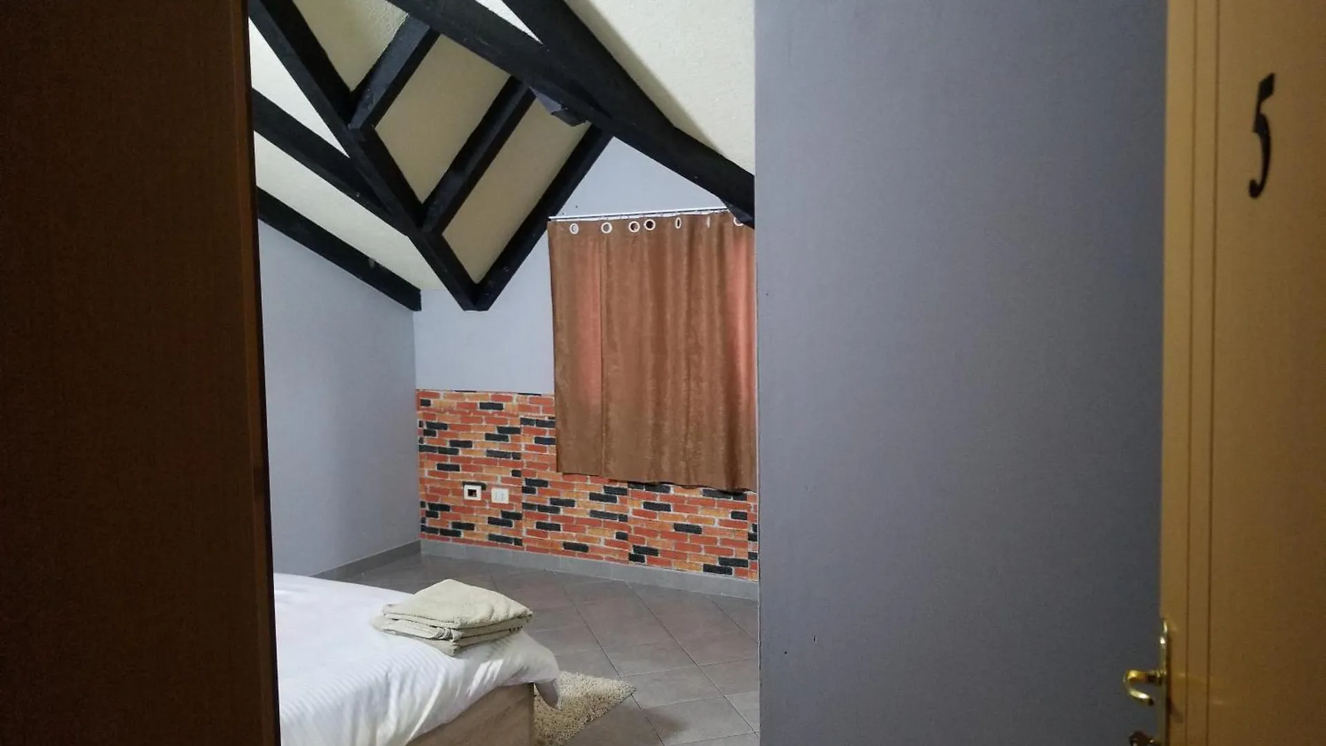Hotel Culaj Koplik ベッド・アンド・ブレックファスト